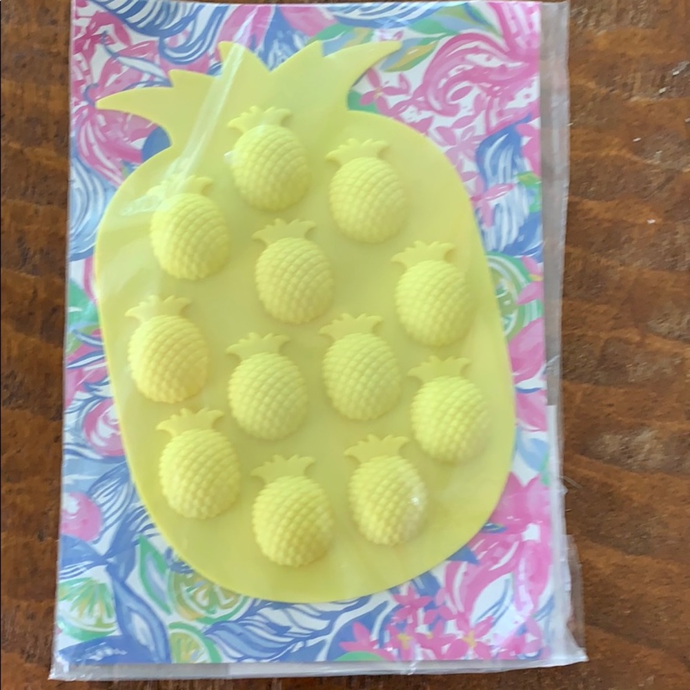 NWT Lilly Pulitzer pineapple ice cube tray